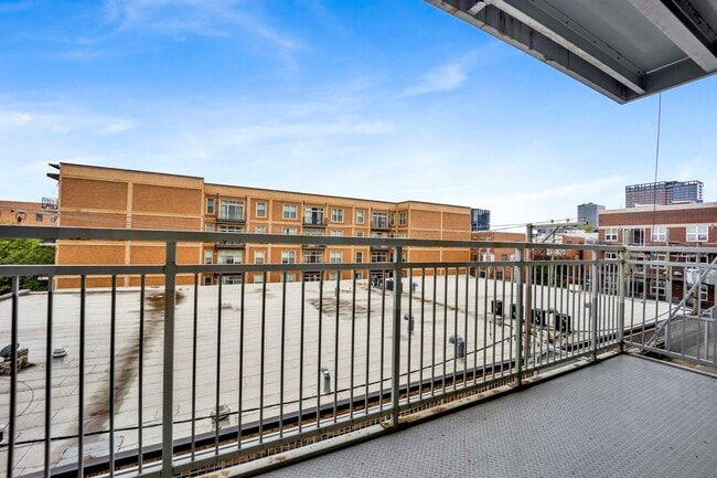 Building Photo - 1200 W Monroe St