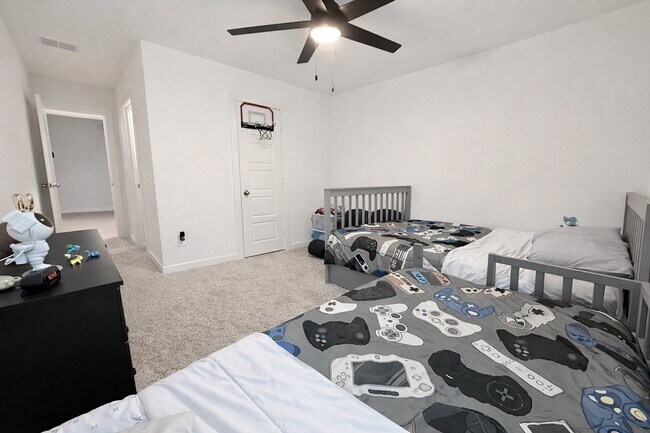 Building Photo - 8554 Tropical Breeze Wy