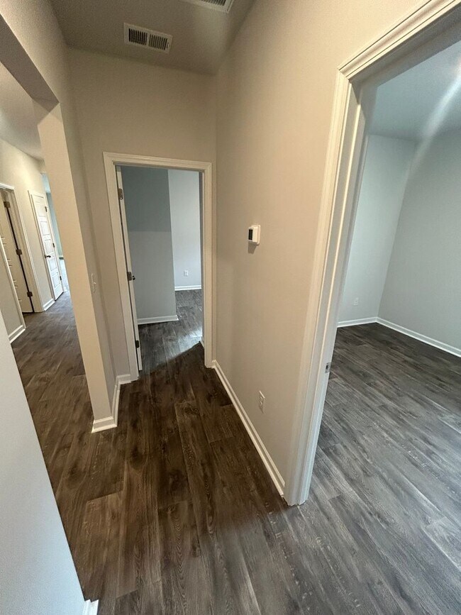Building Photo - Field View 4BD/ 2BA