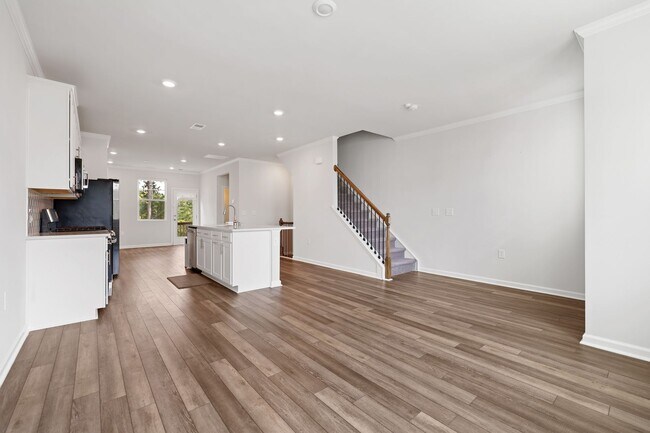 Building Photo - Charming 3-bedroom, 3.5-bathroom townhouse...