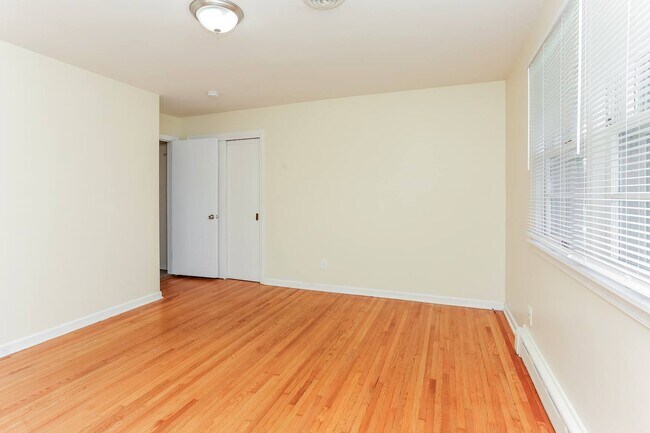 Building Photo - 1407 Highland Ave