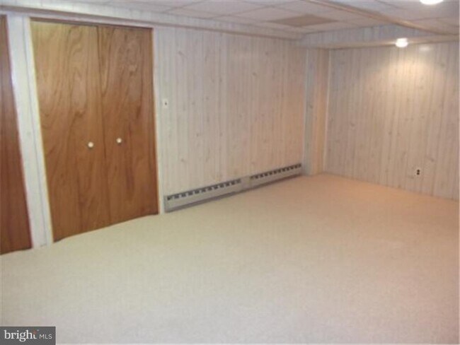 Building Photo - 83 Sayre Dr