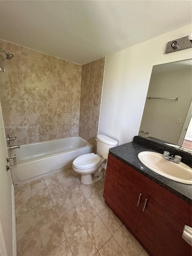 Building Photo - 1455 Holly Heights Dr