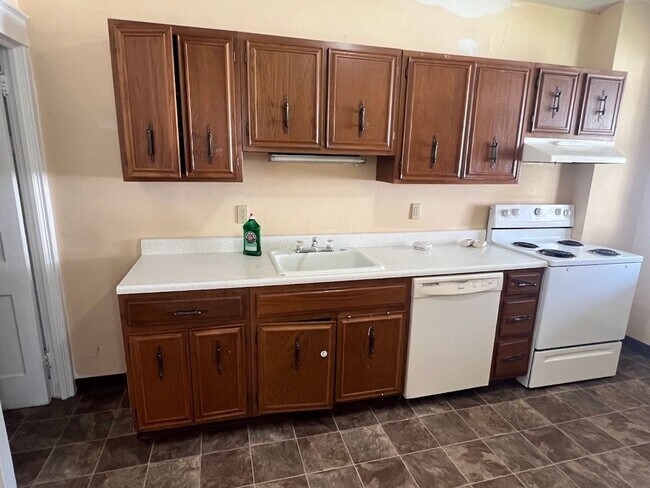 Primary Photo - Large 4 Bedroom House
