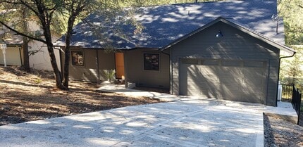 Building Photo - New New New