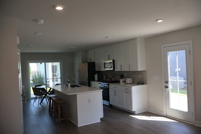 Building Photo - 2504 Rowyn St