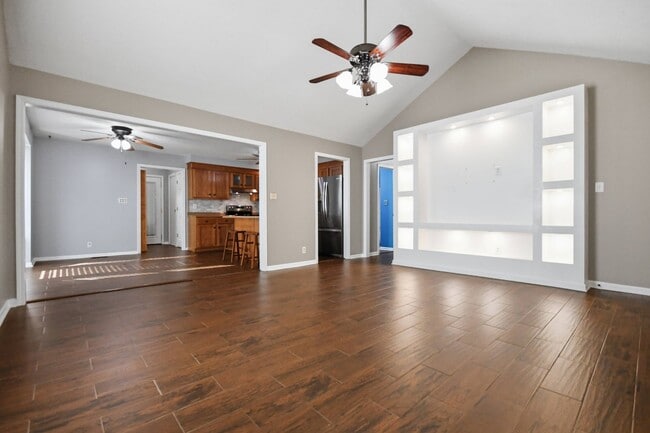 Building Photo - 3515 Clearwater Dr