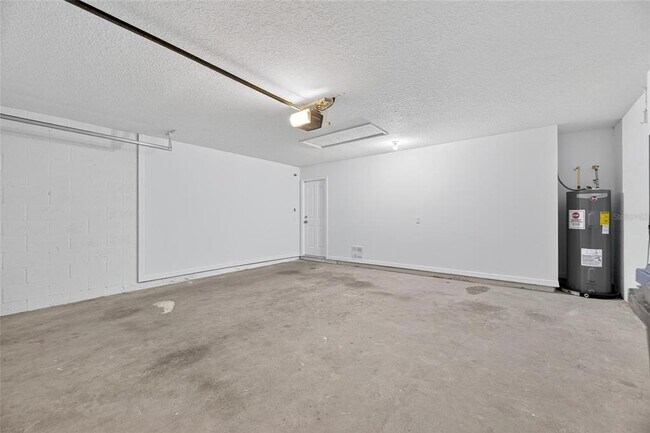 Building Photo - 10610 Boyette Creek Blvd