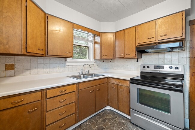 Building Photo - 25 E Chestnut Ave