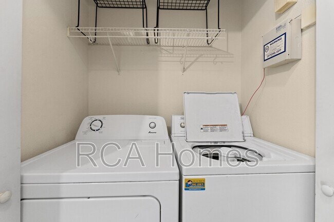 Building Photo - 3212 River Villa Way