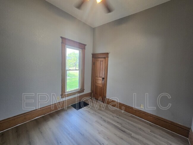 Building Photo - 301 Leland Ave