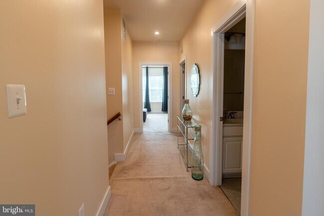 Building Photo - 1445 Honeylocust Dr