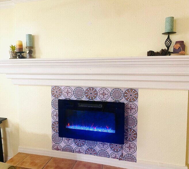 Gorgeous mantle - 110 B St