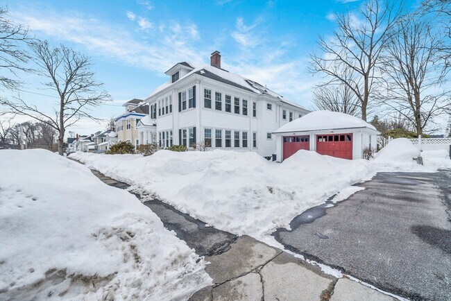 Building Photo - 28 Richardson Ave