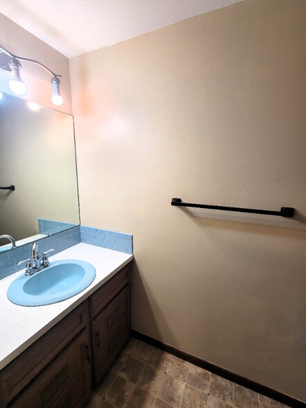 Building Photo - 1709 N Brunswick Ln