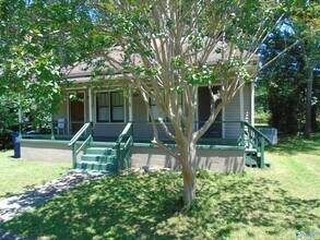 Building Photo - 517 Oshaughnessy Ave NE