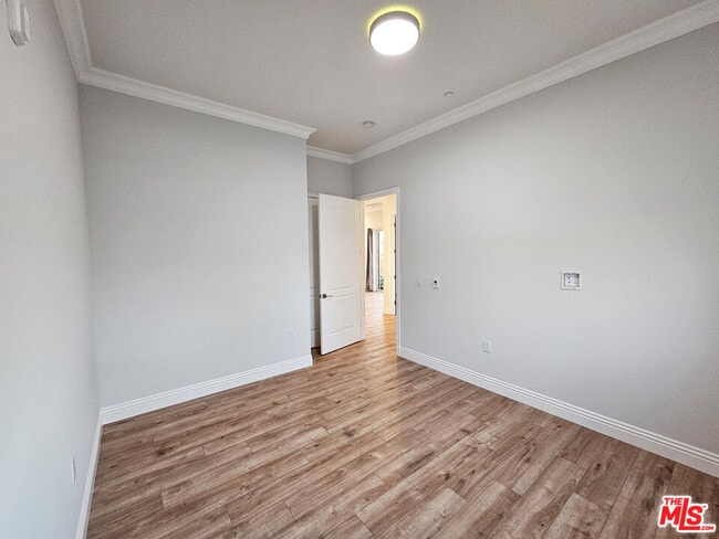 Building Photo - 944 S Serrano Ave