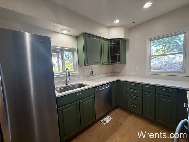 Building Photo - Cute 3 Bed/2 Bath Home Audubon area