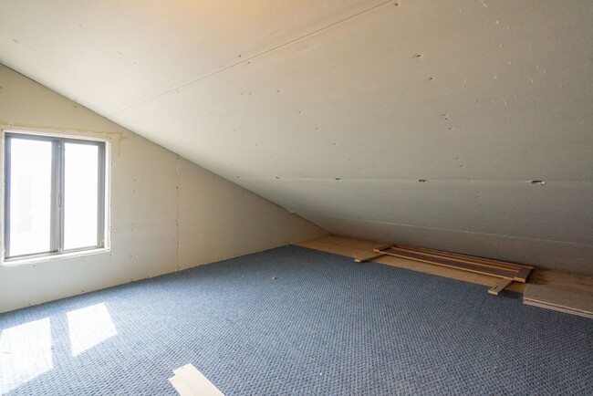 Building Photo - Spacious Updated Townhome in Downtown St. ...