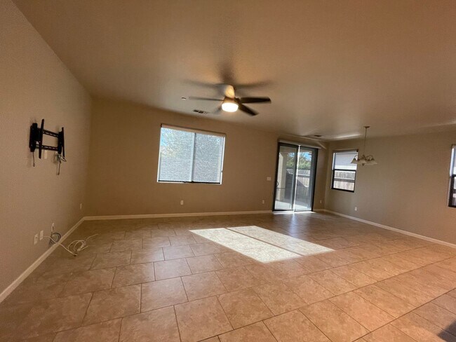 Building Photo - Lovely Clovis home, coming soon!