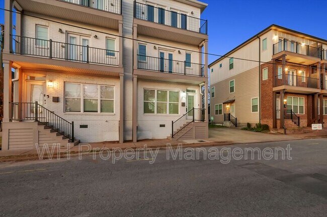 Building Photo - 123 Berry St