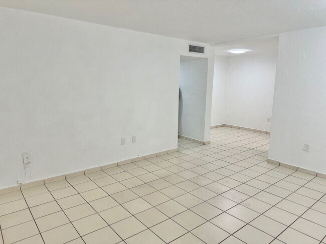 Building Photo - 4655 Palm Ave