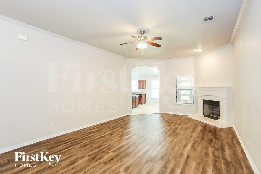 Building Photo - 2213 Brandy Dr