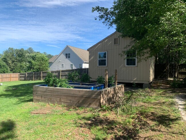 Building Photo - 198 Juno Dr