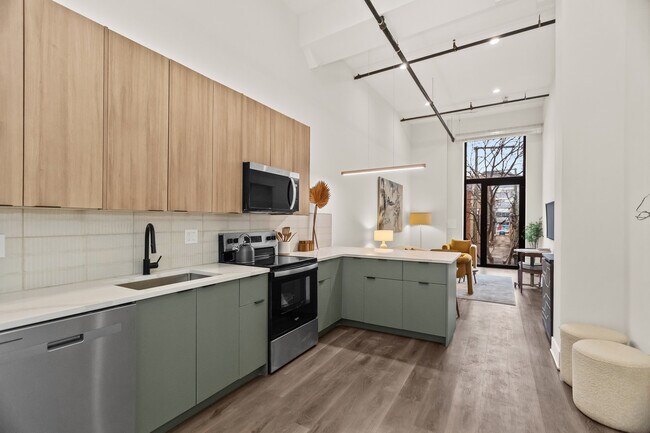 Building Photo - 813 W Evergreen Ave