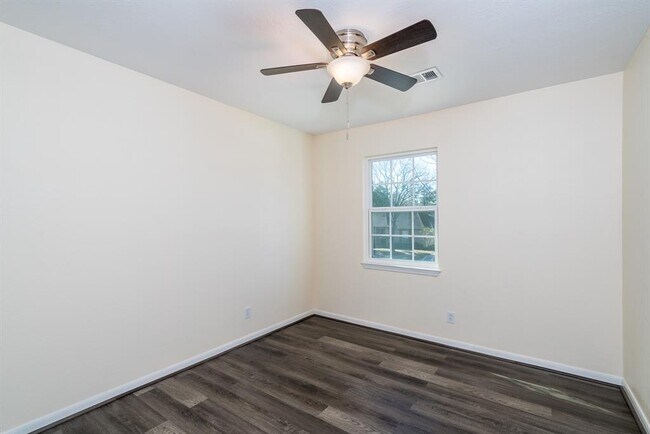Building Photo - 14930 Walters Rd