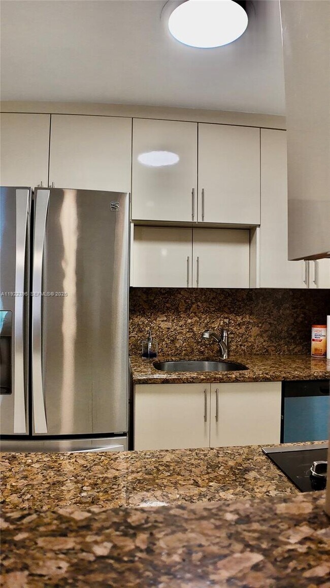 Building Photo - 325 NW 72nd Ave