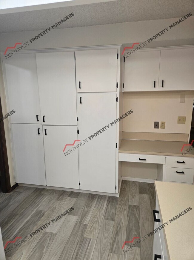Building Photo - STATUS: AVAILABLE | T25 | $1695
