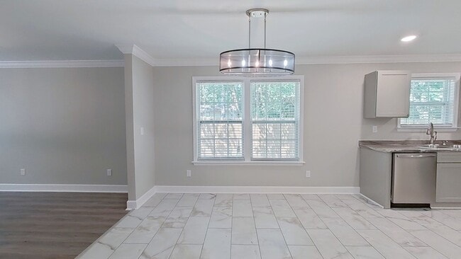 Building Photo - 211 Lucy St