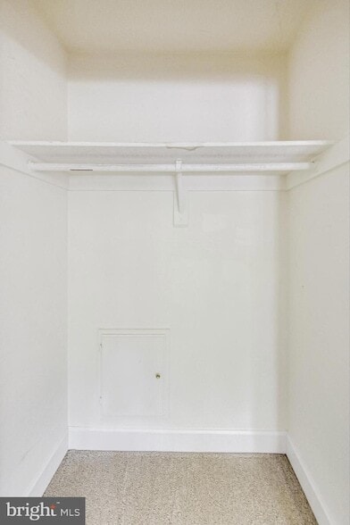 Building Photo - 6104 Cool Spring Terrace S