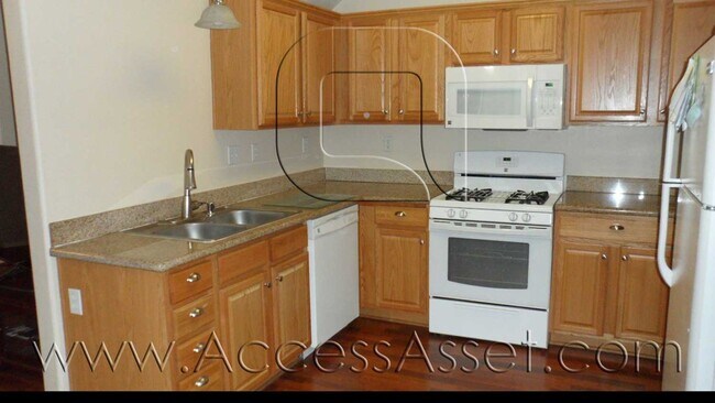 Building Photo - Gorgeous Condo in Prestigious Community With 2 Bed/2 Baths In Redlands!