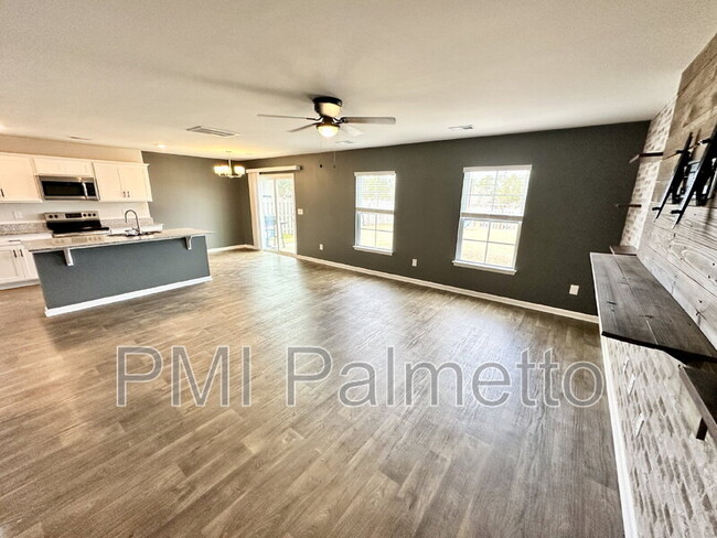 Building Photo - 335 Chetsley Dr