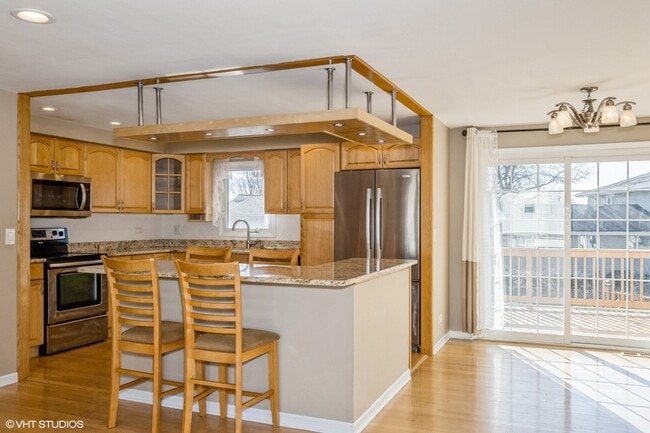 Building Photo - 829 Pinehurst Ln