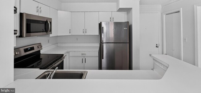 Building Photo - 1230 23rd St NW
