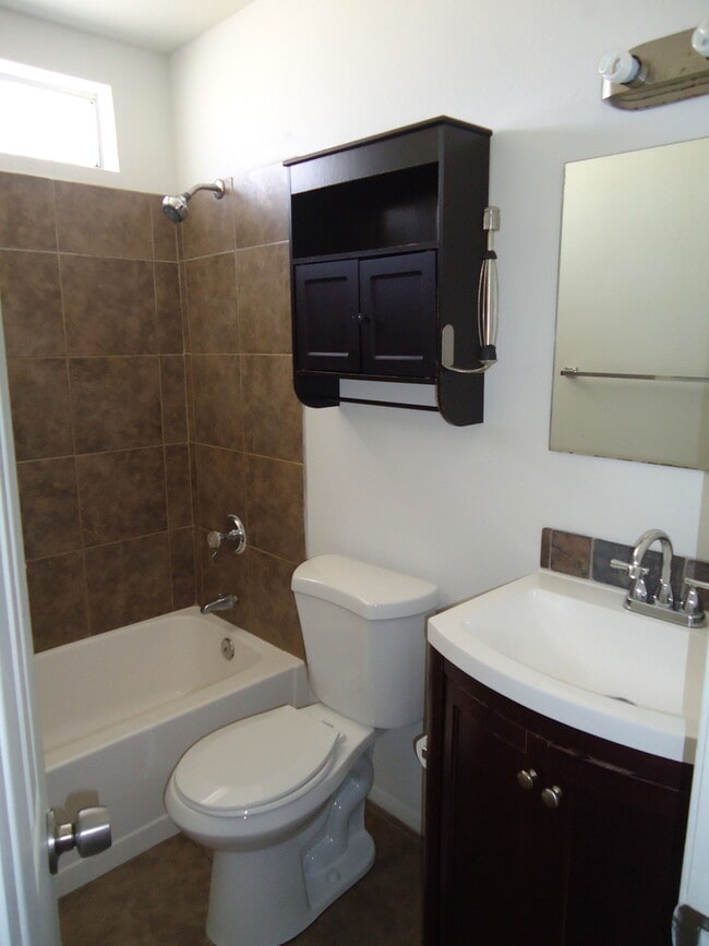 Building Photo - Beautiful 4 Bed, 2 Bath Home near Gilbert ...