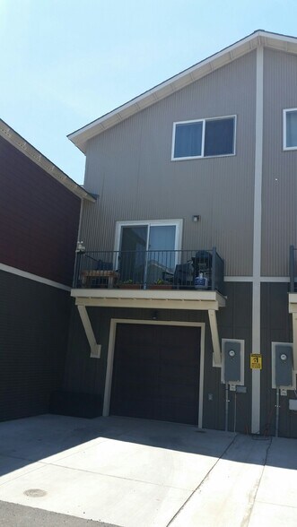 Building Photo - 300 Van Tuyl Cir, Unit C