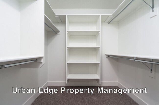 Building Photo - 5014 E Hagadorn Ln