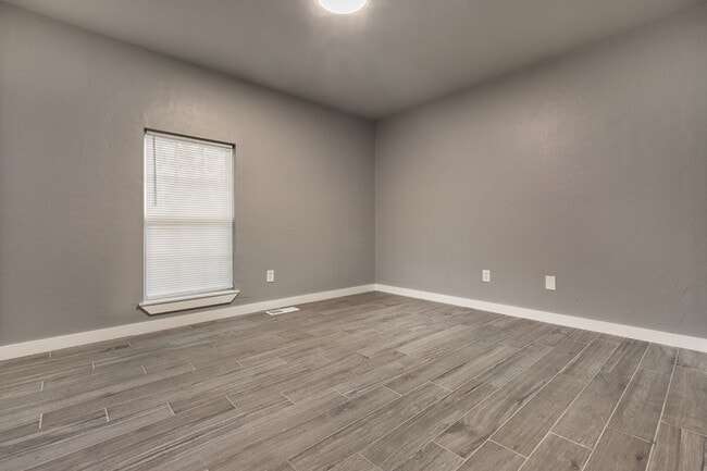 Building Photo - 13817 N Everest Ave