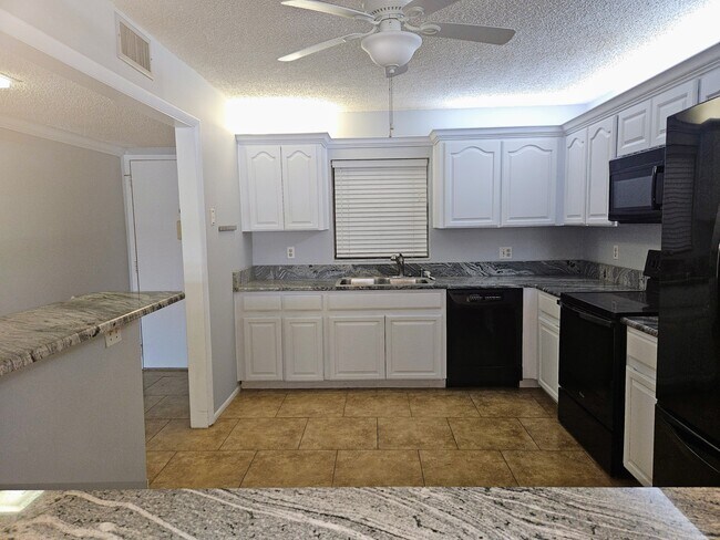 Building Photo - 7600 Sun Island Dr S
