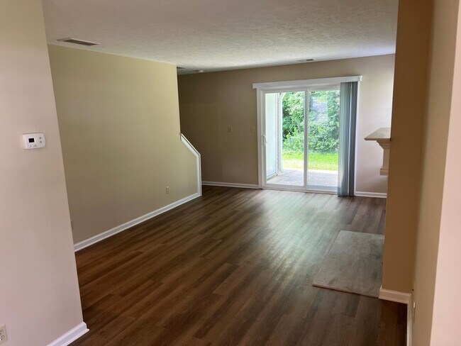 Building Photo - 800 Selwyn Place Rd