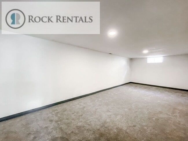 Building Photo - Updated 4 Bed 1 Bath near City Center