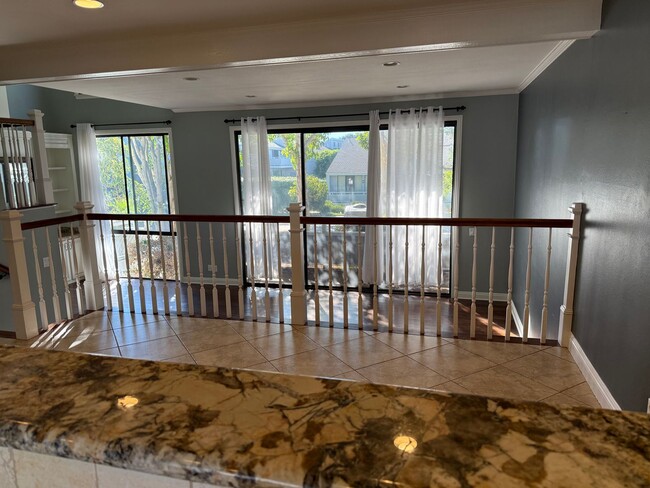 Building Photo - Newport Crest 2 Bedroom Townhouse / Newport Beach