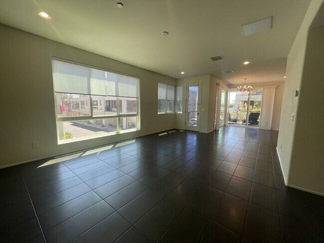 Building Photo - 1250 Abbey Ln