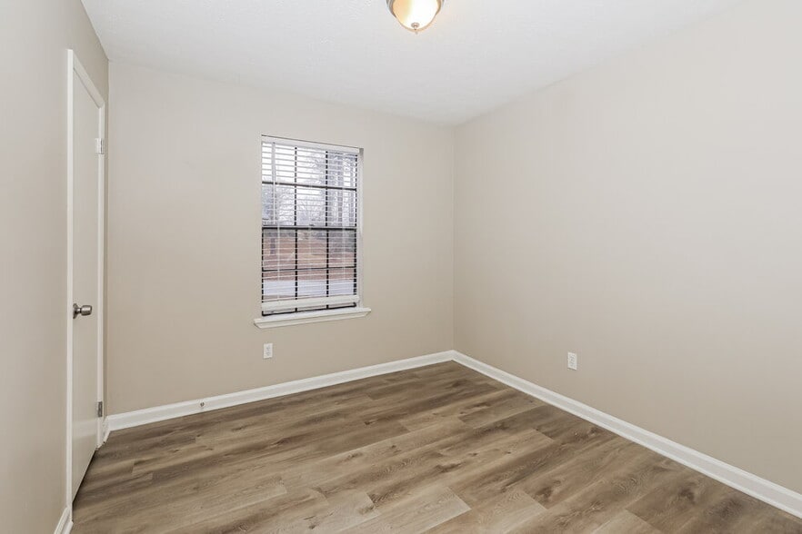 Building Photo - 6207 Radford Dr