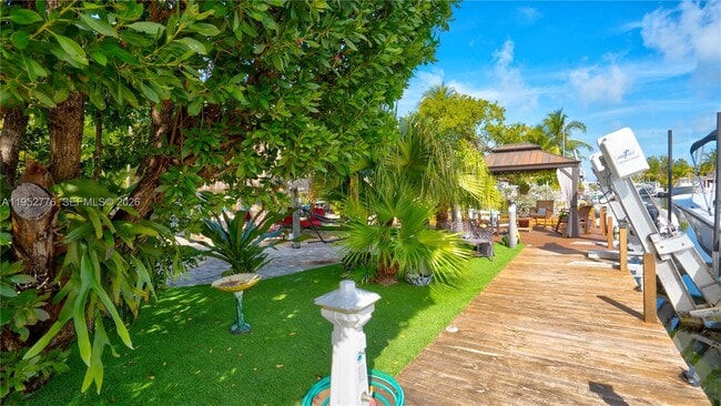 Building Photo - 150 Azalea St