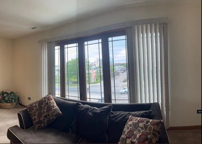 Building Photo - 8821 N Greenwood Ave